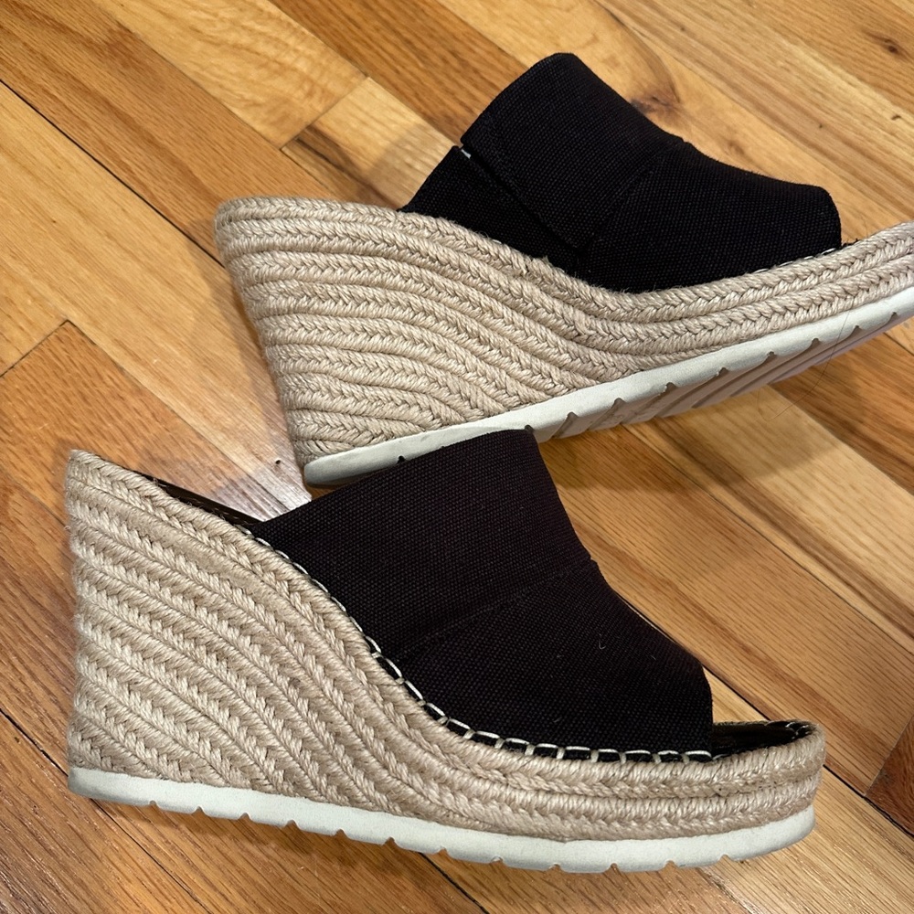 Toms Black Wedge Espadrilles 8.5  EUC